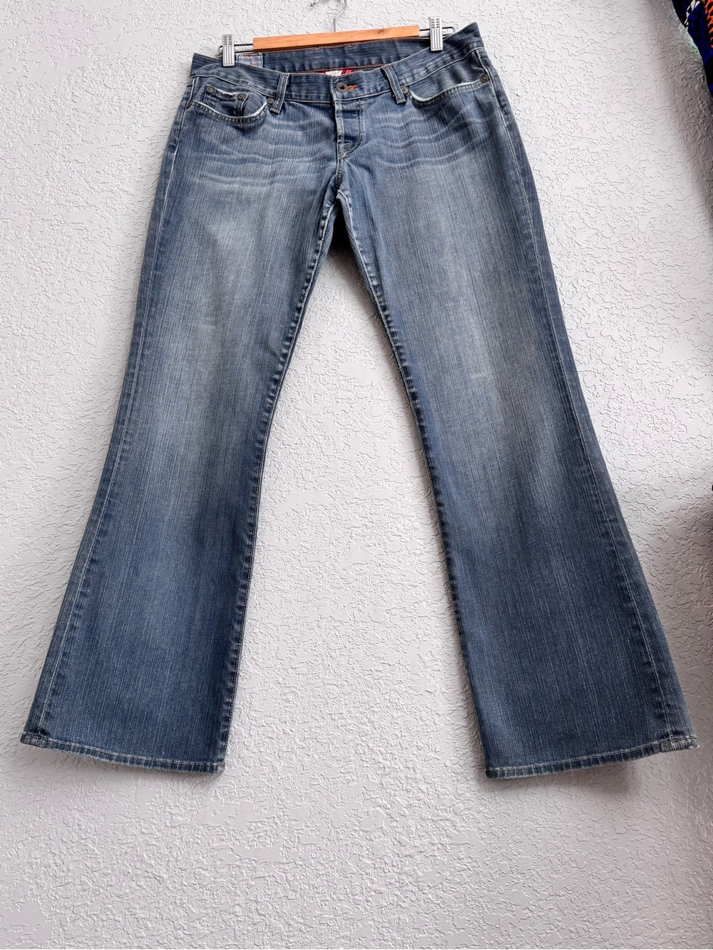 Lucky Brand Light Blue Flare Jeans Y2K 98% Cotton 2% Spandex